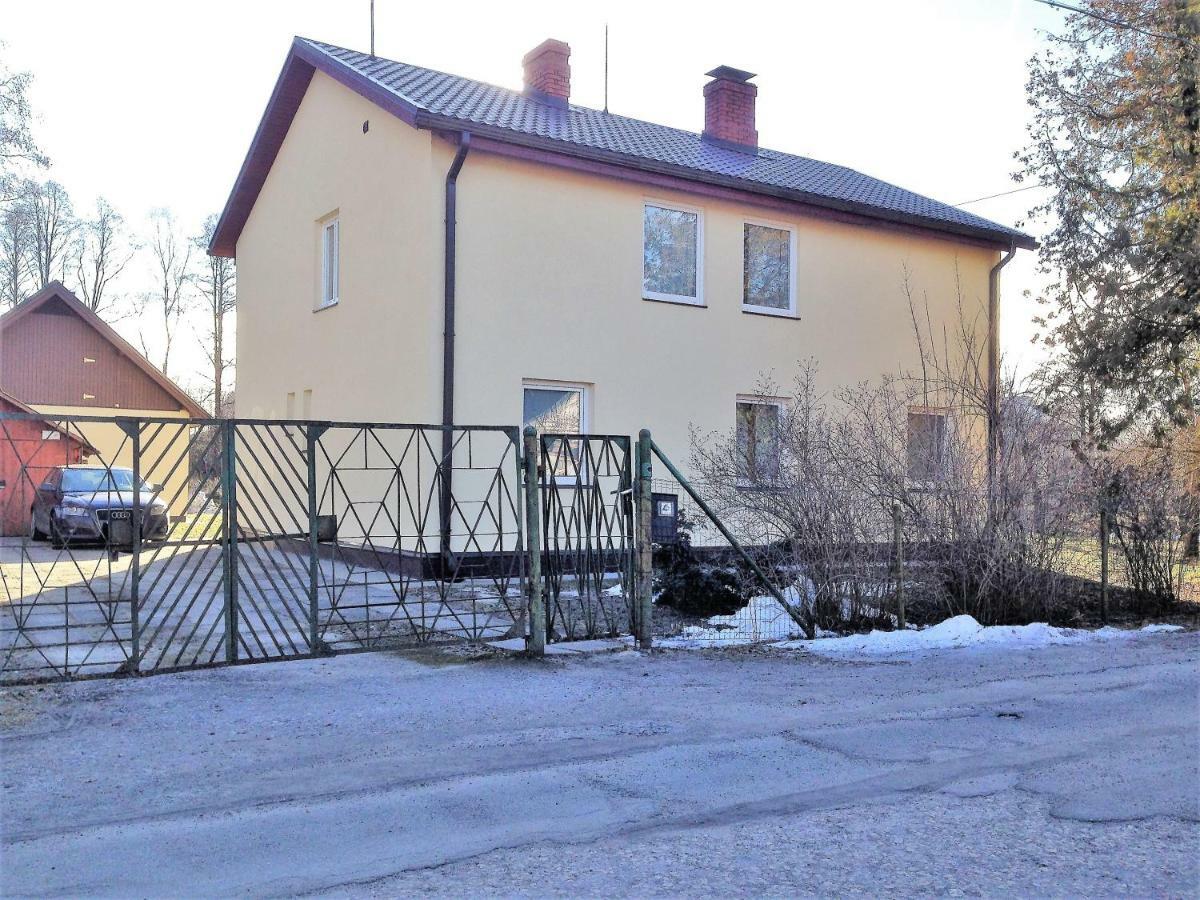 Excelent With Garden And Free Parking Lägenhet *
